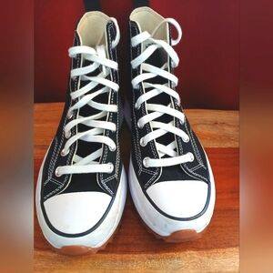 Converse White and Black Platform Run Star Hike High-Tops Sz 7.5